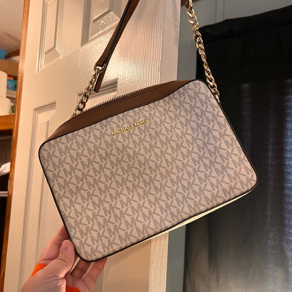 Michael kors crossbody